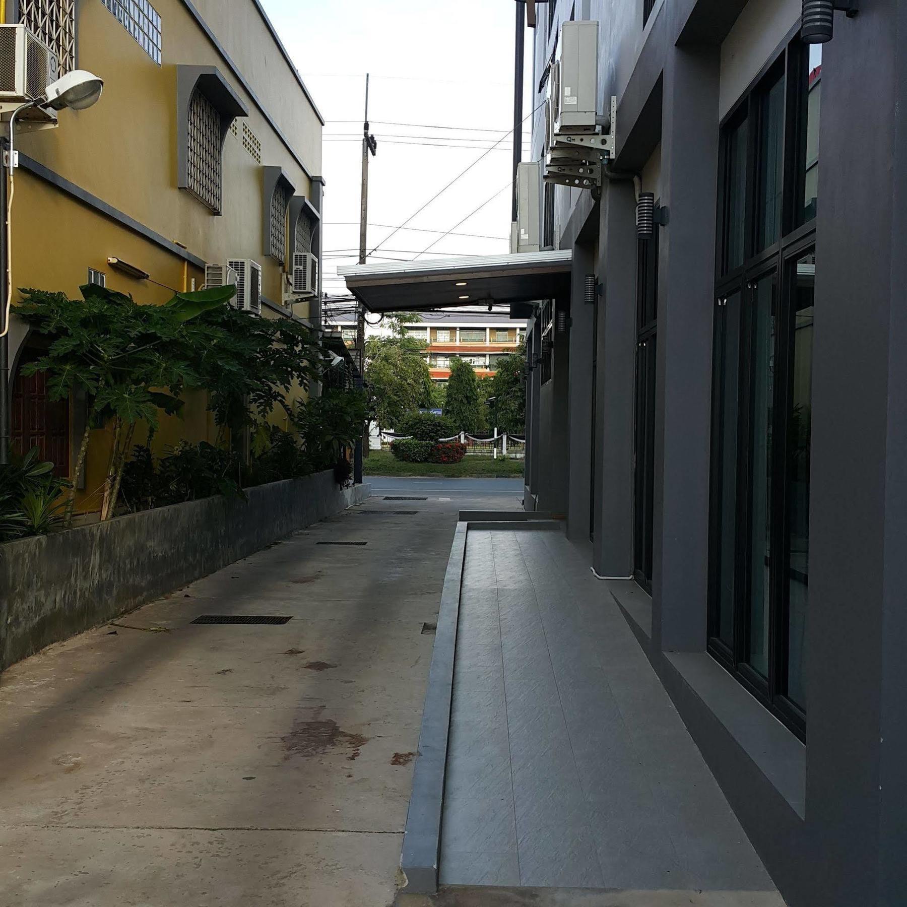 Bird Day Boutique Hotel Mukdahan Exterior photo