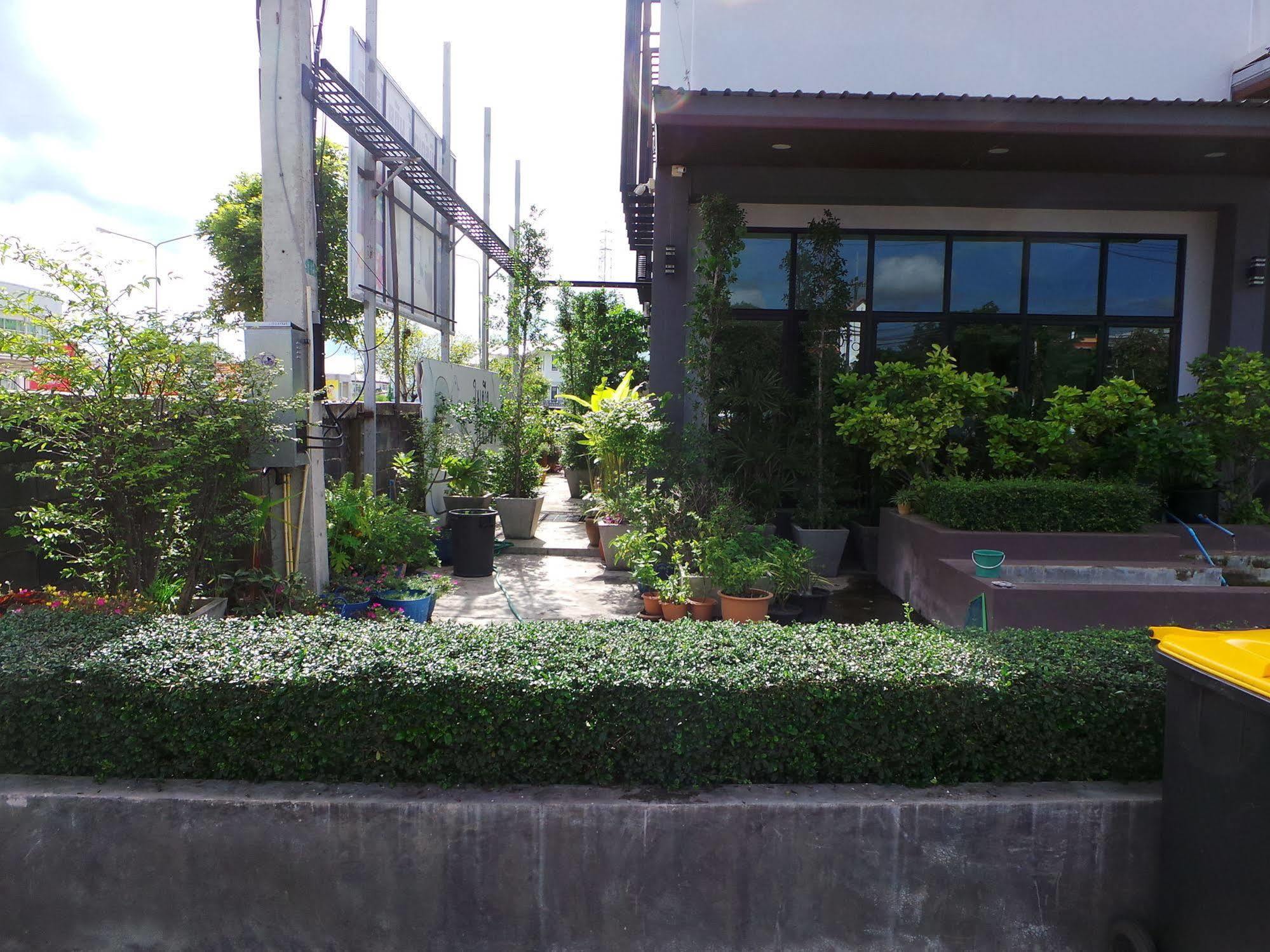 Bird Day Boutique Hotel Mukdahan Exterior photo